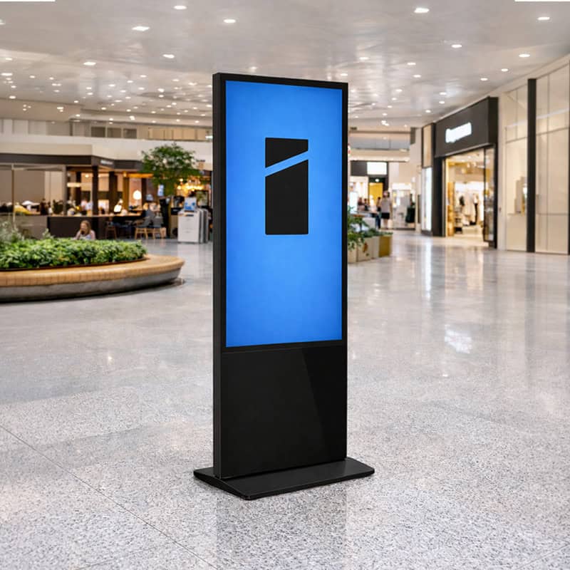 Digitale totem display in een winkel voor reclame en informatie.